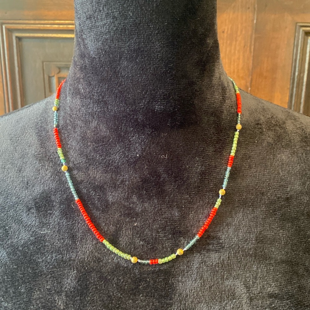Magnetic beaded necklace